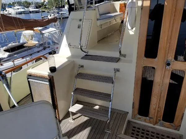 Slide: The Image of Kha Shing Vista 40 Sundeck Trawler 1986 - 8