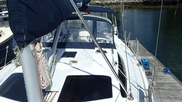 Slide: The Image of Hunter 380 2000 - 5