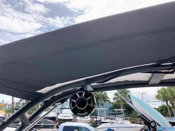 Slide: The Image of Chaparral 2430 VRX 2018 - 9