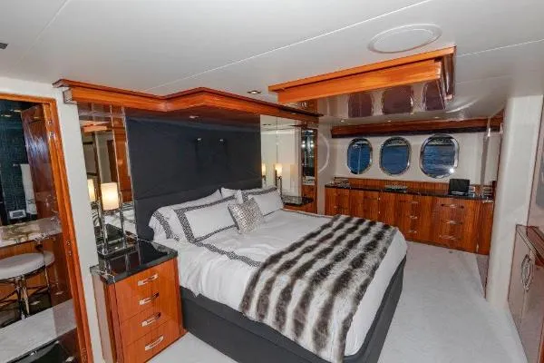 Slide: The Image of Hatteras Motor Yacht 2013 - 10