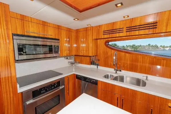 Slide: The Image of Hatteras Motor Yacht 2013 - 9