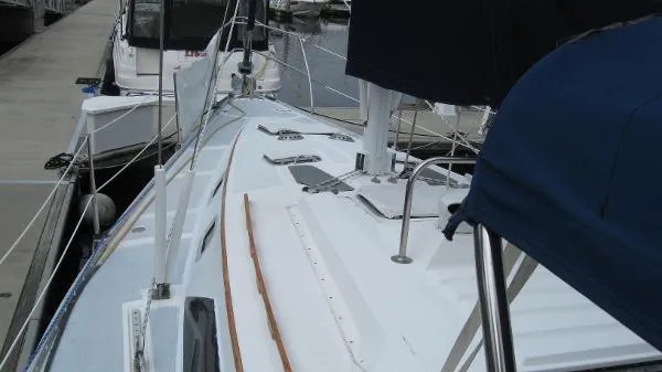 Slide: The Image of Hunter 34 Sloop 1983 - 3