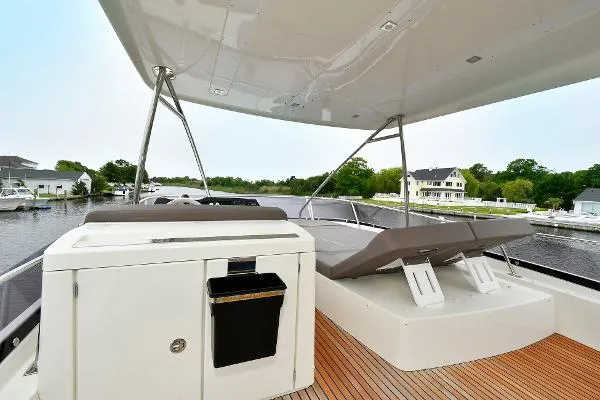 Slide: The Image of Prestige 550 Flybridge 2016 - 10