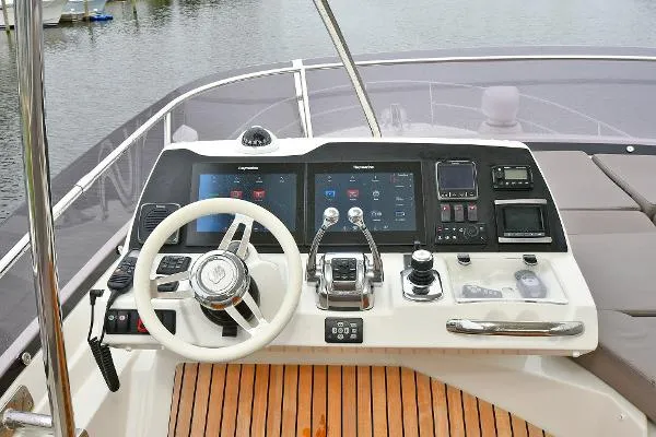 Slide: The Image of Prestige 550 Flybridge 2016 - 11