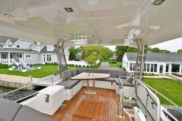 Slide: The Image of Prestige 550 Flybridge 2016 - 7