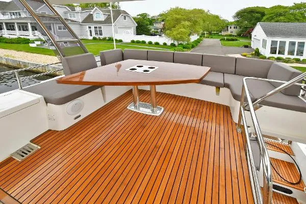 Slide: The Image of Prestige 550 Flybridge 2016 - 8