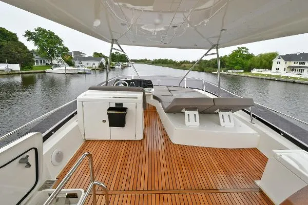 Slide: The Image of Prestige 550 Flybridge 2016 - 9