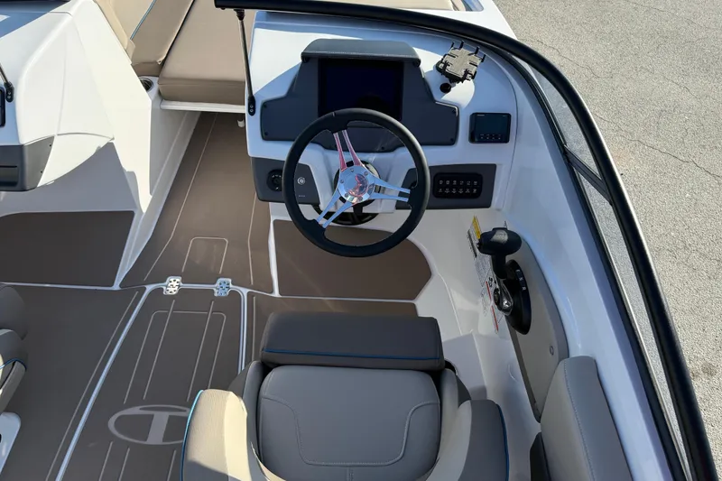 Slide: The Image of Tahoe 210 S 2026 - 116