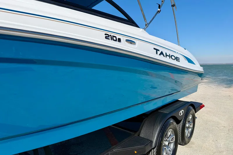 Slide: The Image of Tahoe 210 S 2026 - 123