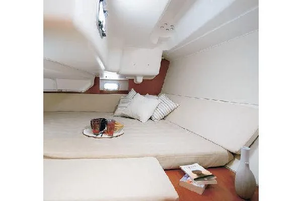 Slide: The Image of Beneteau Oceanis 37 2011 - 3