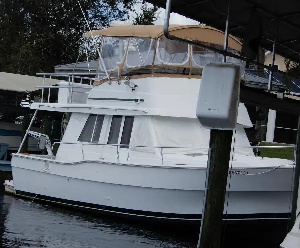 Slide: The Image of Mainship 390 Trawler 2001 - 0
