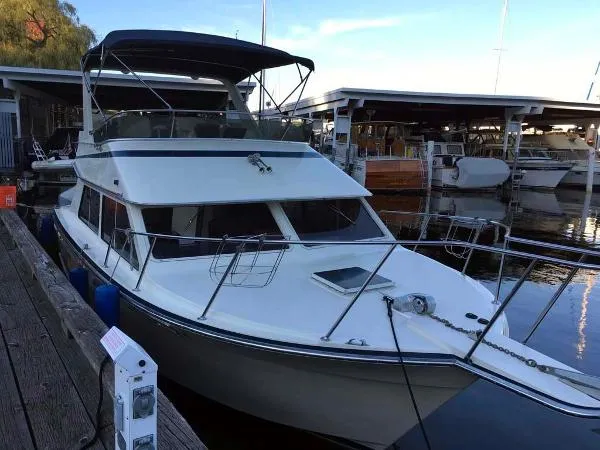 Slide: The Image of Tollycraft 30 Sport Cruiser 1988 - 1