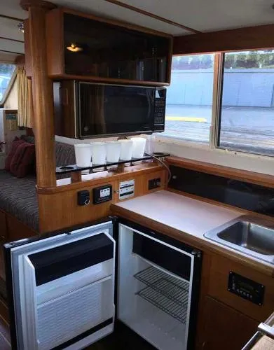 Slide: The Image of Tollycraft 30 Sport Cruiser 1988 - 10