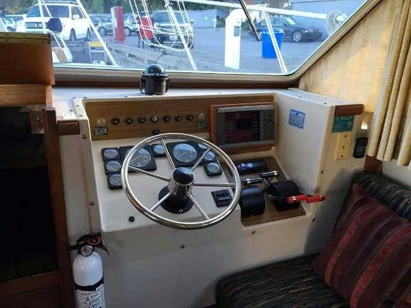 Slide: The Image of Tollycraft 30 Sport Cruiser 1988 - 11