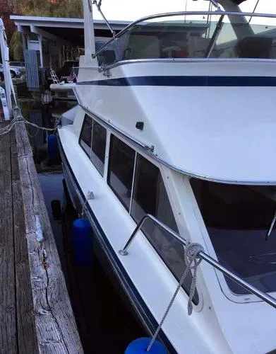 Slide: The Image of Tollycraft 30 Sport Cruiser 1988 - 3