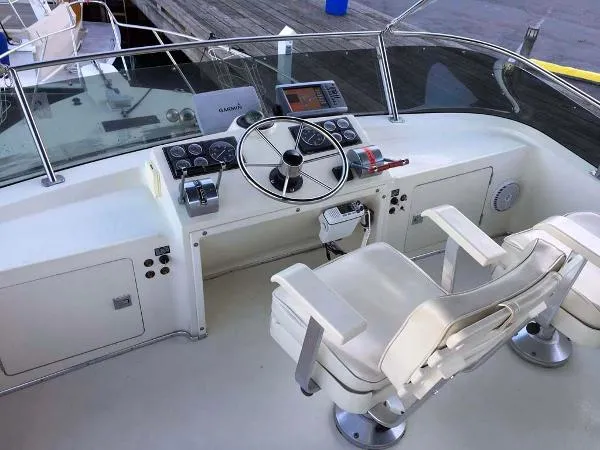 Slide: The Image of Tollycraft 30 Sport Cruiser 1988 - 6