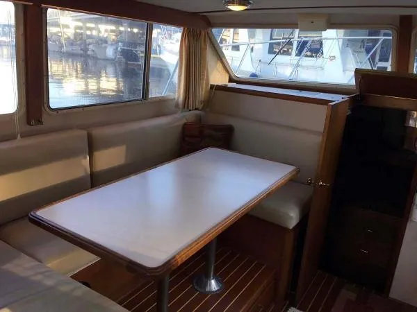 Slide: The Image of Tollycraft 30 Sport Cruiser 1988 - 8