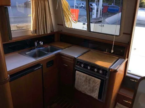 Slide: The Image of Tollycraft 30 Sport Cruiser 1988 - 9