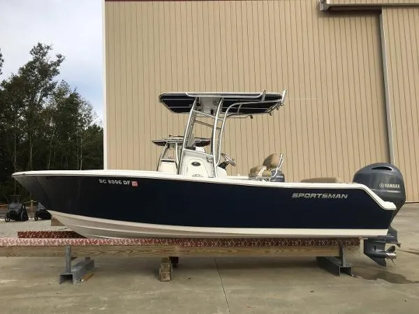 Slide: The Image of Sportsman Heritage 211 Center Console 2017 - 1