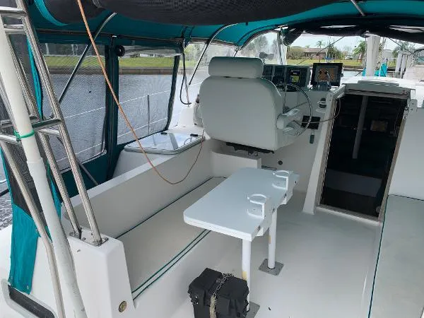 Slide: The Image of Endeavour Catamaran Corp 36 Endeavour Cat 2000 - 5