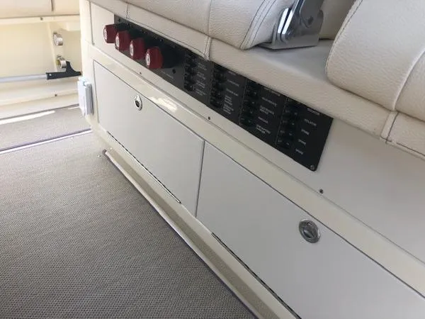 Slide: The Image of Chris-Craft Catalina 34 2018 - 10
