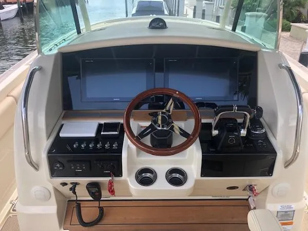 Slide: The Image of Chris-Craft Catalina 34 2018 - 4