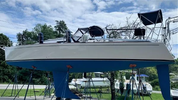 Slide: The Image of J Boats J/124 2006 - 7
