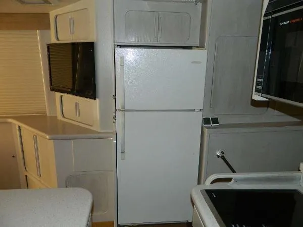 Slide: The Image of Hatteras 52 Sport Fisherman 1988 - 10