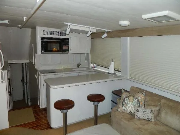 Slide: The Image of Hatteras 52 Sport Fisherman 1988 - 8