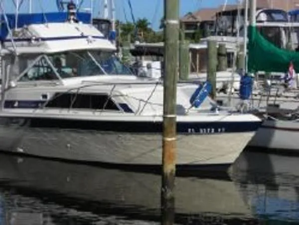 Slide: The Image of Chris-Craft Catalina 291 Flybridge 1984 - 1