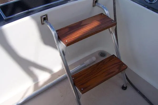 Slide: The Image of Chris-Craft Catalina 291 Flybridge 1984 - 6