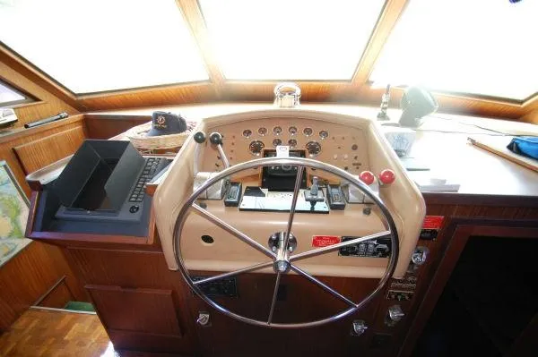 Slide: The Image of Hatteras MY Stabilized Bow Thruster 1987 - 11