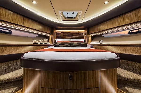 Slide: The Image of Sea Ray L590 Fly 2015 - 11