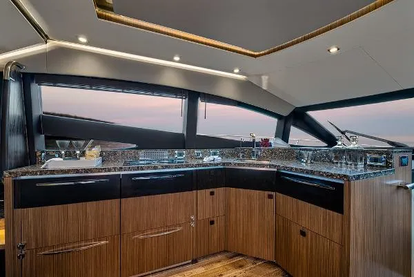 Slide: The Image of Sea Ray L590 Fly 2015 - 7