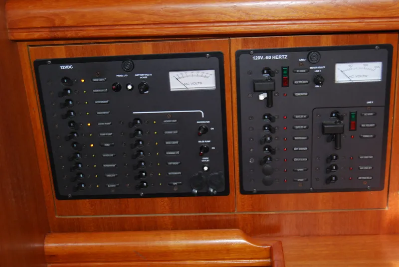 Slide: The Image of Hunter 38 2007 - 8