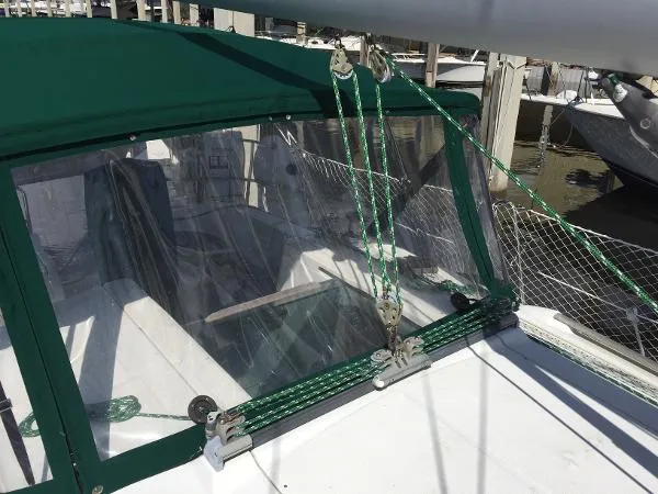 Slide: The Image of Beneteau 323 Keel Centerboard 2005 - 5