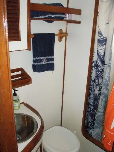 Slide: The Image of Ocean Alexander 43 (Tri-Cabin Trunk Classic) 1981 - 11
