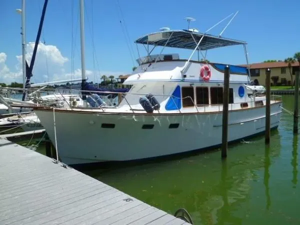 Slide: The Image of Ocean Alexander 43 (Tri-Cabin Trunk Classic) 1981 - 2