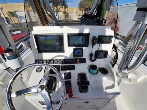 Slide: The Image of Sea Hunt Ultra 225 2016 - 5