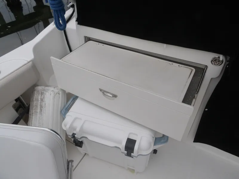 Slide: The Image of Boston Whaler 315 Conquest 2015 - 18