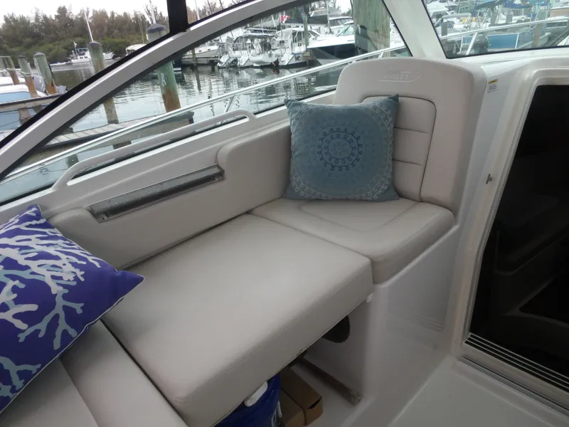 Slide: The Image of Boston Whaler 315 Conquest 2015 - 20