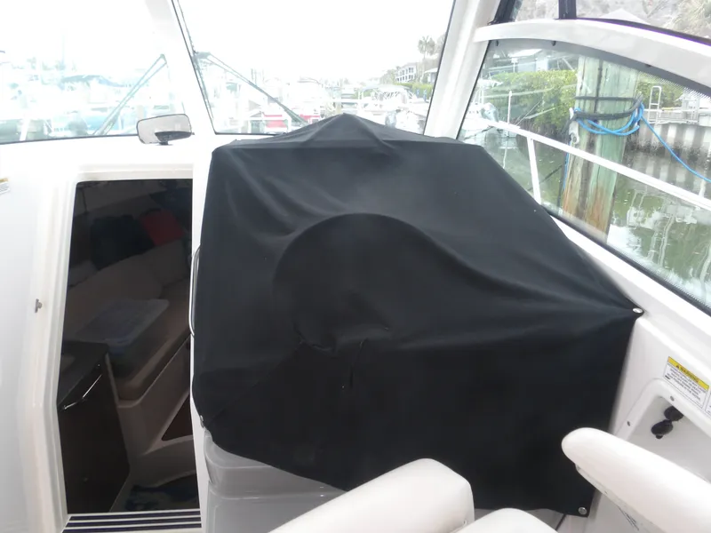 Slide: The Image of Boston Whaler 315 Conquest 2015 - 21