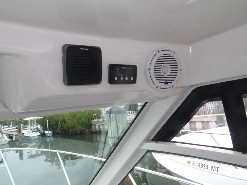 Slide: The Image of Boston Whaler 315 Conquest 2015 - 24