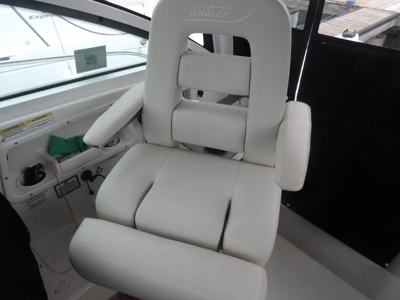 Slide: The Image of Boston Whaler 315 Conquest 2015 - 26
