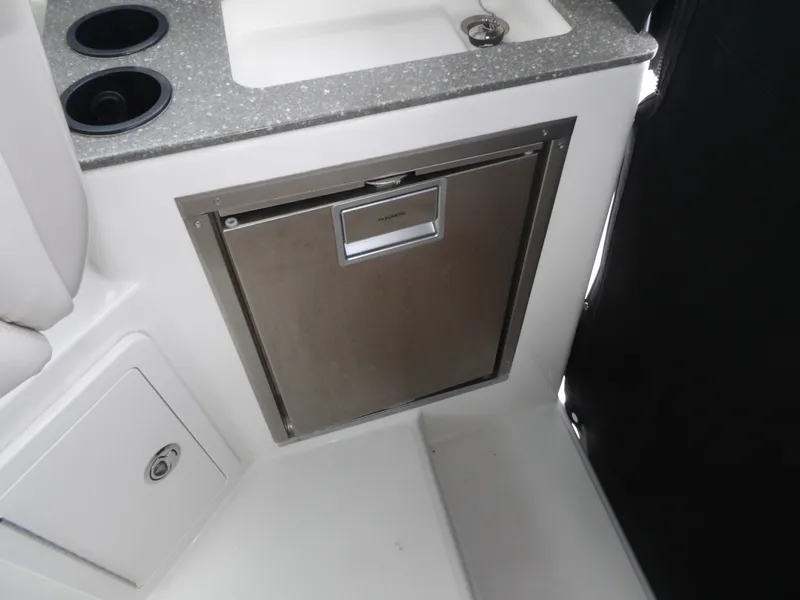 Slide: The Image of Boston Whaler 315 Conquest 2015 - 28