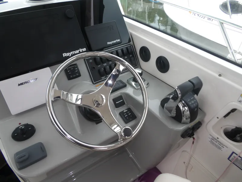 Slide: The Image of Boston Whaler 315 Conquest 2015 - 32