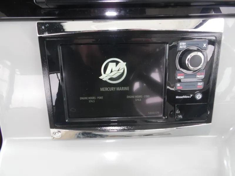 Slide: The Image of Boston Whaler 315 Conquest 2015 - 34