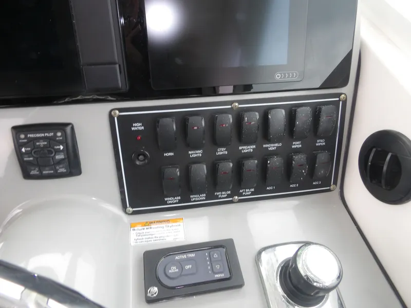 Slide: The Image of Boston Whaler 315 Conquest 2015 - 36