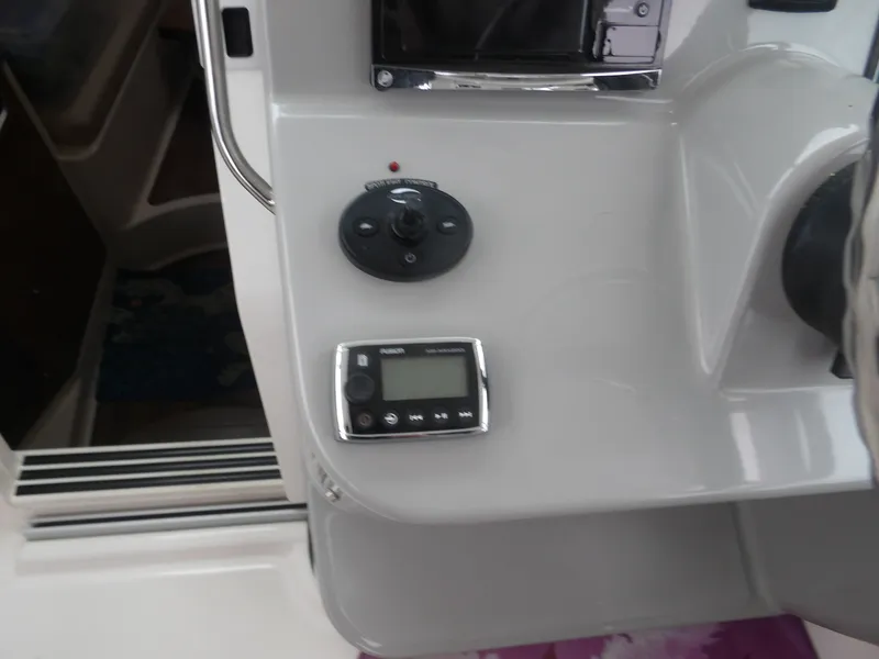 Slide: The Image of Boston Whaler 315 Conquest 2015 - 38