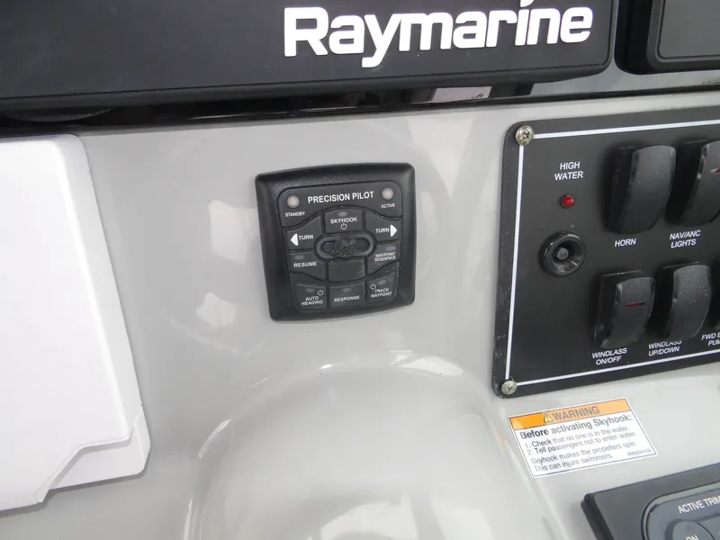 Slide: The Image of Boston Whaler 315 Conquest 2015 - 39